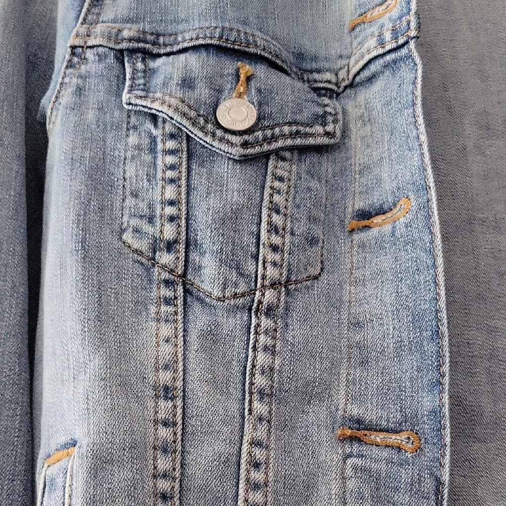 Levi's Women's Light Blue Jean Jacket - Picture 2 of 4